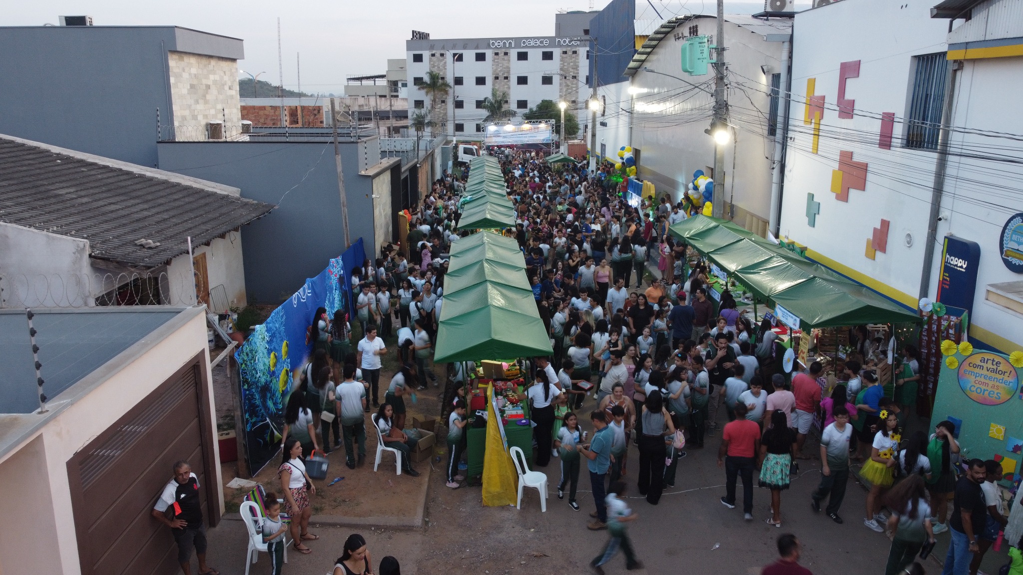 Vista geral da Feira de Ciências e Cultura do Colégio Bethel